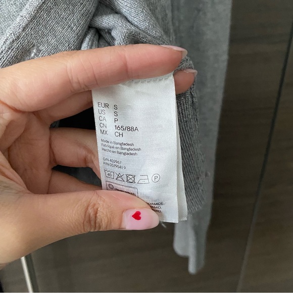 H&M Gray Button Down Cardigan - Picture 4 of 4